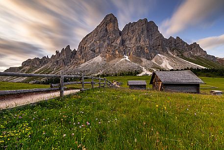 Traditional barn at the Erbe pass or Wrzjoch and in the background the Sass de Putia peak, Badia valley, dolomites, South Tyro, italy, Europe